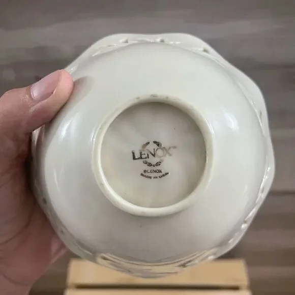 Vintage Lenox Ivory Westbury Bowl with Gold Rim - Picture 5 of 6